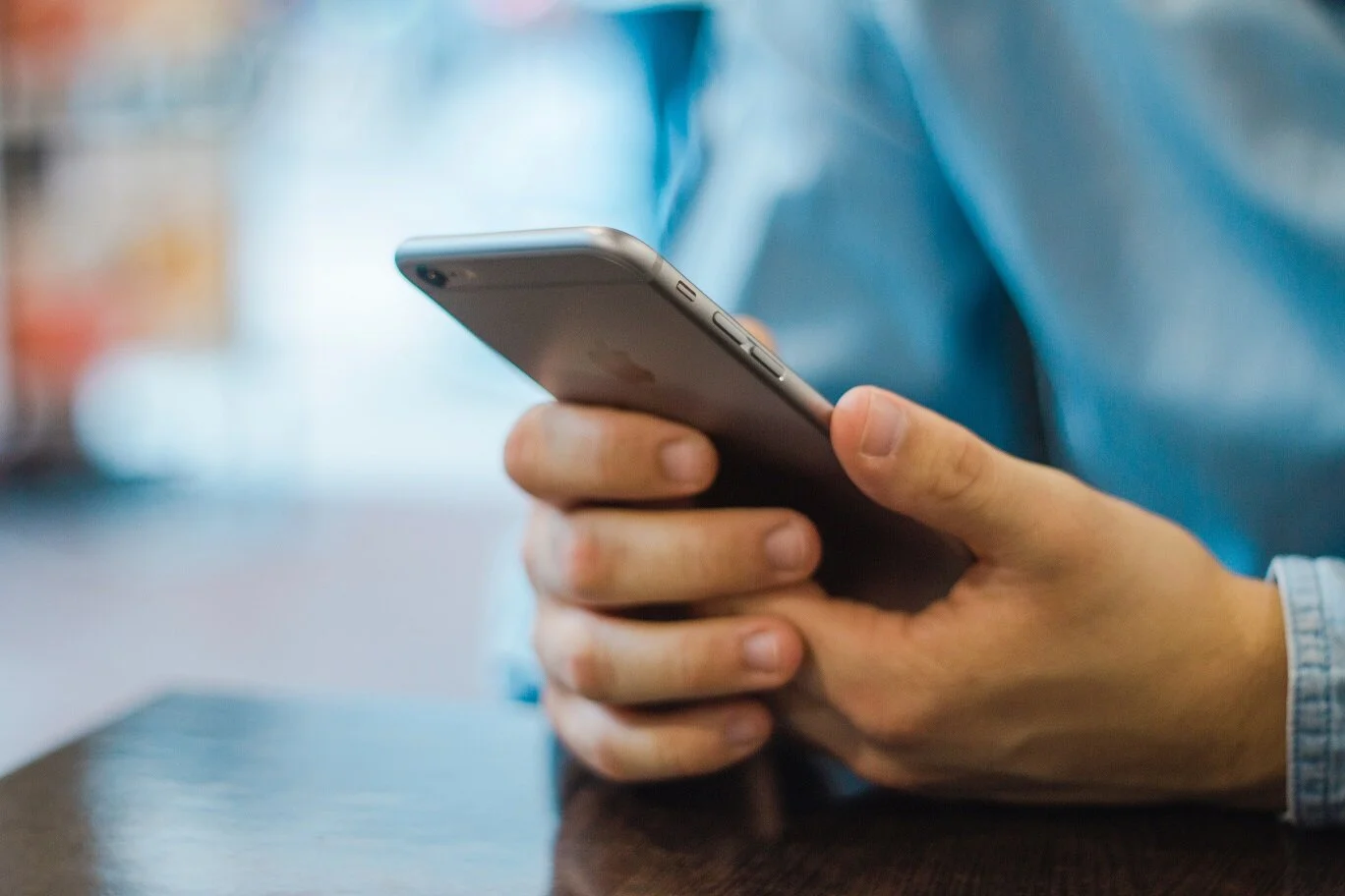 attachment-60dc8c3883aebd19a47aaaf1 Men using i phone